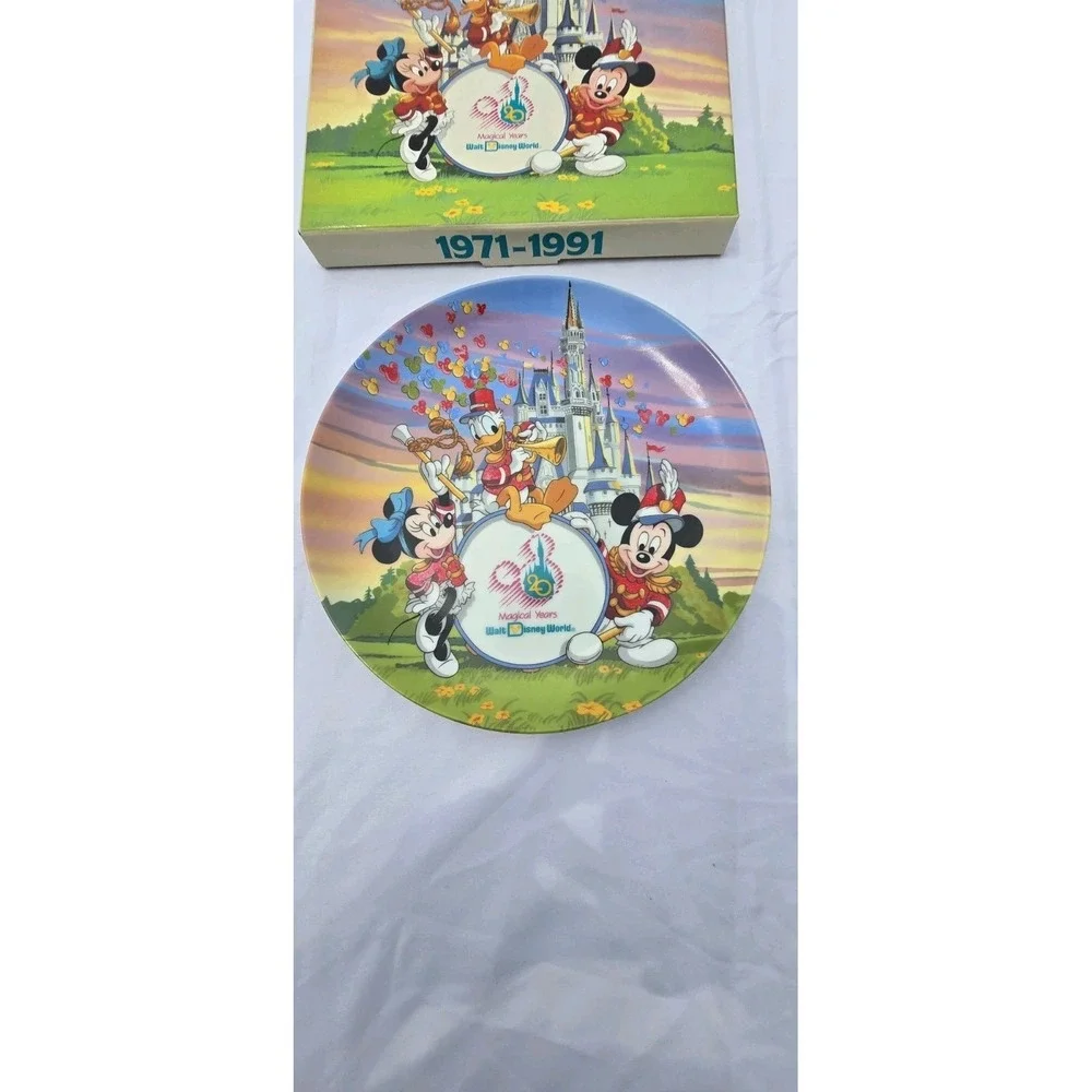 VTG Walt Disney World ''STRIKE UP THE BAND'' 20 Magical Years (1971-1991) Plate